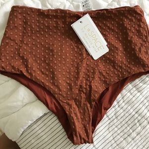 L*Space On The Dot Textured Bottom